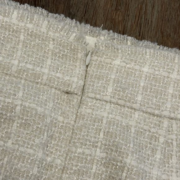 White tweed Ann Taylor skirt 🤍🎀 - Picture 4 of 5